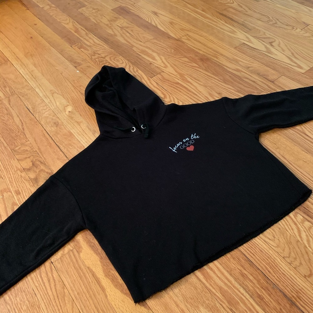 girls black hoodie crop top